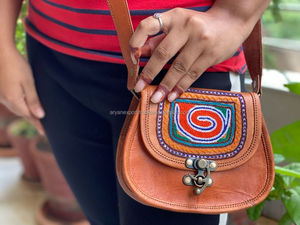 Véritable fait à la main en cuir de chèvre Rajasthani broderie 5*7 pouces sac à bandoulière femmes Vintage traditionnel multicolore Kashida sac - Product Image 3