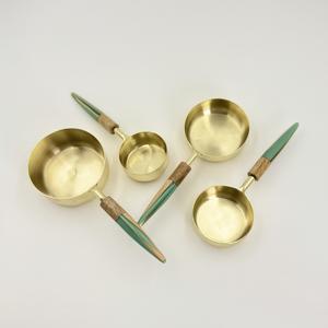 Ensemble de 4 tasses à mesurer en acier inoxydable 202 de haute qualité avec poignée en résine design pour mesurer le café et le lait en poudre - Product Image 4