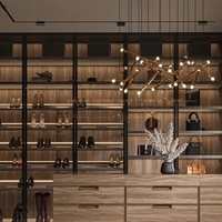 Lemari Pakaian Walk-in Kustom Modern Berbahan Kaca dengan Veneer Walnut, Dilengkapi Penyimpanan di Pulau Tengah dan Zona Gantungan untuk Perencanaan Tata Letak Kustom