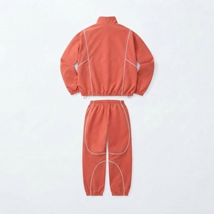 เสื้อแจ็คเก็ตและกางเกงกันลมสะท้อนแสงแบบมีโลโก้สั่งทำ ขายส่ง OEM แบรนด์ส่วนตัว สำหรับผู้ชาย ออกกำลังกายกลางแจ้ง วิ่ง และฝึกซ้อม - Product Image 2