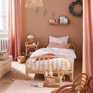 Meilleures ventes : Ensemble coiffeuse et chaise en rotin tressé avec miroir, tables de maquillage en bois élégantes avec miroir pour chambre d'enfant et crèche - Product Image 2
