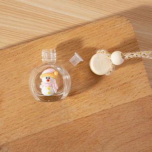 Colgante de cristal de cinco líneas con diseño navideño de coche de dibujos animados, para aromaterapia, difusor de aceites esenciales, eliminador de olores de madera e incienso - Product Image 2