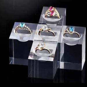 Bloques de exhibición de anillo de acrílico transparente moderno elegante 2025 para exhibición elegante y organización de colecciones de joyería - Product Image 4