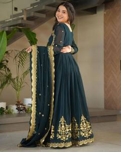 ชุดเดรสปักลาย Anarkali Kurta พร้อมผ้าคลุมไหล่ แห้งเร็ว ไม่ยับง่าย เหมาะสำหรับงานแต่งงาน งาน Diwali งานรับปริญญา และงานปาร์ตี้สำหรับผู้หญิง - Product Image 3