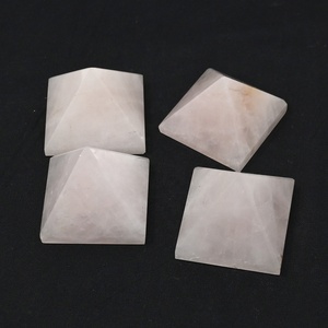 Vente en gros de pyramides de quartz rose en cristal naturel pierre de guérison pyramide de quartz rose poli pour la décoration de la maison - Product Image 1
