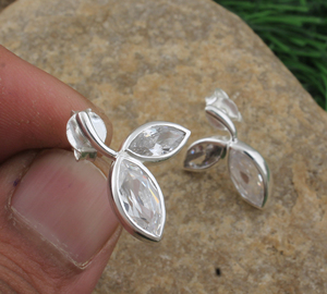 Pendientes de Plata de Ley 925 con Baño de Plata y Circonita Cúbica, Estilo Minimalista y Lujoso para Uso Diario - Product Image 2