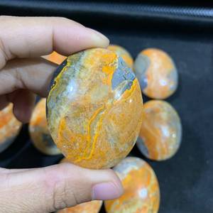 หินแจสเปอร์สีส้มธรรมชาติขายส่ง ขนาด 35×45×15 มม. หินขัดเงาสำหรับบำบัดรักษา คริสตัลหินปลอบประโลม - Product Image 3