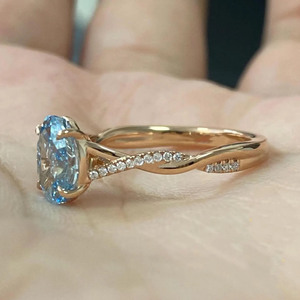 Anillo de Compromiso de Moissanita Azul Corte Ovalado, Plata de Ley 925 con Engaste Pavé, Estilo Romántico para Mujer, Regalo para Mujer - Product Image 3
