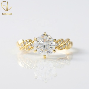 Bague de fiançailles en moissanite taille ronde, bague torsadée en or 10 carats, bague de promesse - Product Image 1