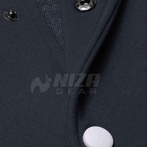 Veste universitaire pour homme gris foncé avec manches gris clair, style preppy, boutonnée sur le devant, col rabattu, pour l'automne, fabriquée au Pakistan - Product Image 6