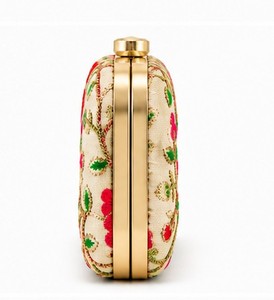Elegante bolso de mano bordado con flores rojas y hojas verdes, bolso de noche para mujer, ideal para bodas. - Product Image 4