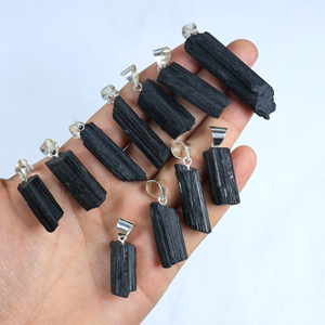 Nouveauté : Pendentif en tourmaline noire naturelle brute, plaqué argent 925, pierre de guérison en cristal brut, bijoux faits à la main - Product Image 1