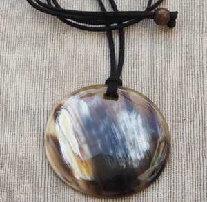 Collar con Colgante de Cristal Hecho a Mano con Tema de Amor, para Mujeres y Niñas, Joyería de Moda en Oferta a Precio Económico - Product Image 1