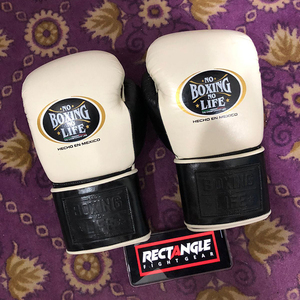 ถุงมือชกมวยหนังวัวแท้แบบผูกเชือก รุ่น Custom No Boxing no Life สำหรับฝึกซ้อมและแข่งขัน ซึมซับเหงื่อ แห้งเร็ว รับผลิตแบบ OEM จำนวนมาก - Product Image 6