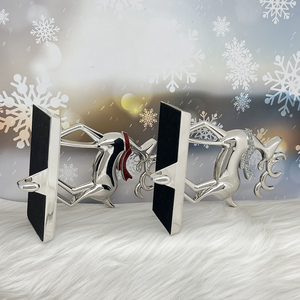 Juego de 2 Colgadores de Metal Plateado Brillante con Forma de Reno 3D, Soportes Decorativos para Calcetines Navideños para la Chimenea - Product Image 6