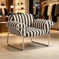 Fauteuil rembourré à rayures noires et blanches pour salon contemporain, chaise longue d'hôtel avec structure métallique, motif zèbre et léopard, en vente