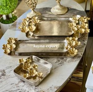 Ensemble de 2 plateaux de service mobiles en métal artisanal moderne de luxe, design martelé, poignée en forme de branche dorée, pour le ramadan et les mariages, pour servir des collations - Product Image 2