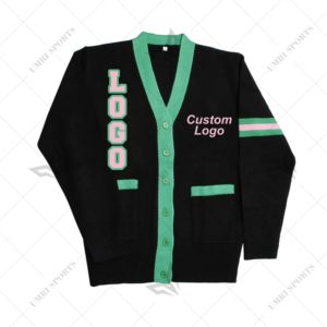 เสื้อคาร์ดิแกนแบบมีตัวอักษรภาษากรีกสำหรับชมรมนักเรียนหญิงและชาย ออกแบบเองได้ตามต้องการ สำหรับผู้หญิง สวมใส่สบาย ผลิตจากผ้าฝ้าย 100% พร้อมโลโก้ด้านหน้า - Product Image 1