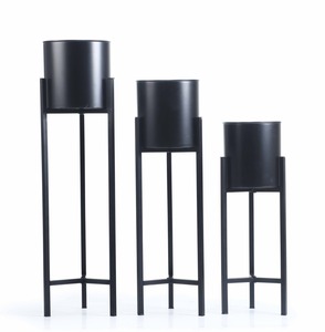Support de plante sur pied en fer noir avec finition thermolaquée, design classique à motif circulaire, durable pour salon et balcon - Product Image 4