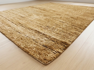 Tapis en mélange de soie noué à la main, directement de l'usine |   Tapis de luxe texturé doré pour intérieurs modernes sophistiqués - Product Image 4