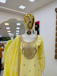 Conjunto de traje Sharara tradicional bordado Fox Georgette al por mayor para mujer con trabajo de codificación y dupatta de 2.2M para todas las estaciones - Product Image 3