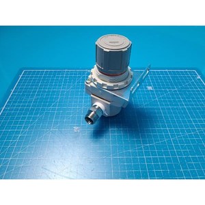 Régulateur de pression pneumatique SMC AR40-04B-A, utilisé comme pièce détachée pour équipement semi-conducteur d'occasion - Product Image 4