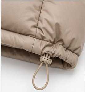 Chaqueta Acolchada Beige para Hombre con Cuello Alto y Cierre de Cremallera - Product Image 4
