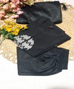 ชุดเสื้อผ้าปักลายผ้าฝ้ายสลับสีสไตล์หรูหรา พร้อมผ้าคลุมไหล่ สำหรับงานเทศกาล ราคาขายส่ง เสื้อผ้าชาติพันธุ์ สีดำ - Product Image 2