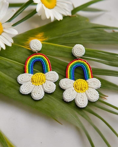 Pendientes de cuentas de semillas hechos a mano. Nuestra hermosa colección de pendientes artesanales de Blossom Craft India. - Product Image 3