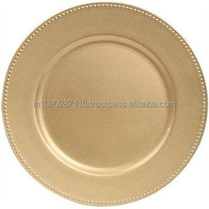 Assiette de service en métal martelé à la main pour les mariages à destination ou les fêtes à thème avec une esthétique rustique et luxueuse - Product Image 2