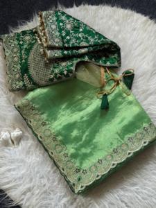 Sari de satén de diseño Fandy para mujer con trabajo de lentejuelas |   Sari con borde calado y blusa bordada en contraste con costuras completas - Product Image 4