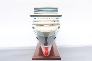 MS QUEEN ELIZABETH 2010 |   Coque grise |   Modèle de bateau de croisière britannique de luxe en bois artisanal, idéal pour les cadeaux d'affaires et la décoration intérieure - Product Image 3