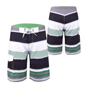 Pantalones cortos sublimados con diseños frescos y material transpirable que combina estilo y comodidad. - Product Image 3