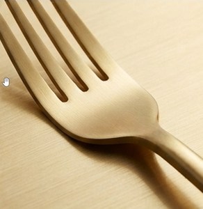 Ensemble de couverts en or, design minimaliste, finition miroir haute brillance, passe au lave-vaisselle, couverts en métal pour les occasions de mariage - Product Image 4
