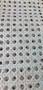 Rouleau de sangle de canne en rotin fait à la main maille flexible en gros pour des meubles robustes et une touche décorative - Product Image 2