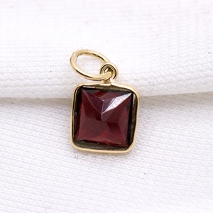 Vente en gros Pendentif en grenat naturel avec pierres précieuses 14k or jaune massif fait à la main forme carrée pour les femmes certifié GIA pour les fêtes - Product Image 2