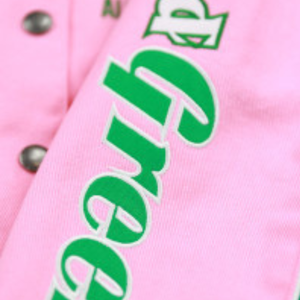 เสื้อแจ็คเก็ต AKA Racing Twill สีชมพูเขียว แบบ Varsity ติดกระดุม สำหรับผู้หญิง แฟชั่นสตรีทแวร์ สไตล์เก๋ไก๋ ทันสมัย - Product Image 6
