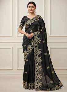Designer C Pallu Seide Saree mit Pailletten-Stickerei und Cut-Work-Spitze, inklusive ungenähtem Seiden-Blusenteil mit Pailletten-Stickerei - Product Image 3