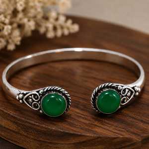 สร้อยข้อมือแบบเปิดสำหรับทุกเพศ Nature's Symphony Green Onyx Classic Bezel Set ชุบเงิน/ทอง ทำจากทองเหลือง เหมาะสำหรับเป็นของขวัญ - Product Image 5