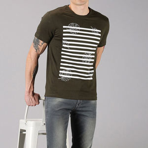 T-shirt décontracté pour homme en jersey de coton vert olive, col rond, manches courtes, tricoté, respirant, écologique, coupe classique, couleur unie - Product Image 3