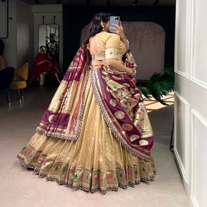 Ensemble Lehenga en Organza VASTRA COTTAGE avec Bordure en Dentelle Zari, Blouse Non Cousue et Dupatta en Soie Jacquard Paithani - Product Image 2