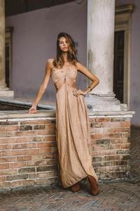 เดรสยาวผู้หญิงลายมัดย้อม ตัดเย็บแบบเว้าหลัง คอวี สไตล์โบฮีเมียน เป็นมิตรกับสิ่งแวดล้อม ระบายอากาศได้ดี ทรงเอไลน์ เหมาะสำหรับใส่ไปเที่ยวทะเลในฤดูร้อน - Product Image 6