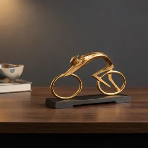 Escultura Metálica de Ciclista en Bicicleta Dorada, Figura Abstracta con Base Negra, Pieza Decorativa Moderna para Hogar u Oficina de Lujo - Product Image 5