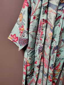 Bata tipo kimono de algodón con estampado floral verde menta – Estilo bohemio, larga, abierta por delante, con lazo en la cintura - Product Image 3