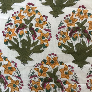 Tissu en coton imprimé à la main – Motif bouquet floral, base blanche, textile indien - Product Image 2
