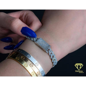 Bracelet cubain unisexe en moissanite et diamant en argent sterling 925 avec maillons entrelacés entièrement sertis et fermoir boîte imposant - Product Image 5