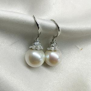 Grandes boucles d'oreilles pendantes en perles d'eau douce blanches rondes de 11-12 mm, argent S925 avec crochet d'oreille atmosphérique, bijoux fins pendants - Product Image 2