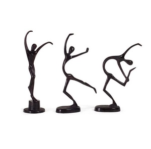 Sculpture contemporaine en aluminium, forme artistique innovante en métal pour une présentation intérieure élégante - Product Image 3