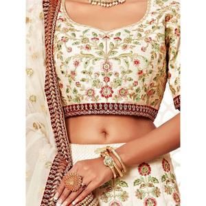 Encantadora ropa de boda de seda bordada en blanco Lehenga Choli - Product Image 4