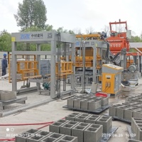 Machine de fabrication de briques creuses/briques de pavage/briques emboîtables entièrement automatique ZCJK avec contrôle PLC intelligent/stable/durable